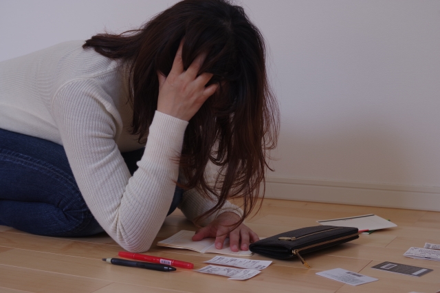 借金に縛られる。門真市で弁護士や司法書士に債務整理の無料相談をする